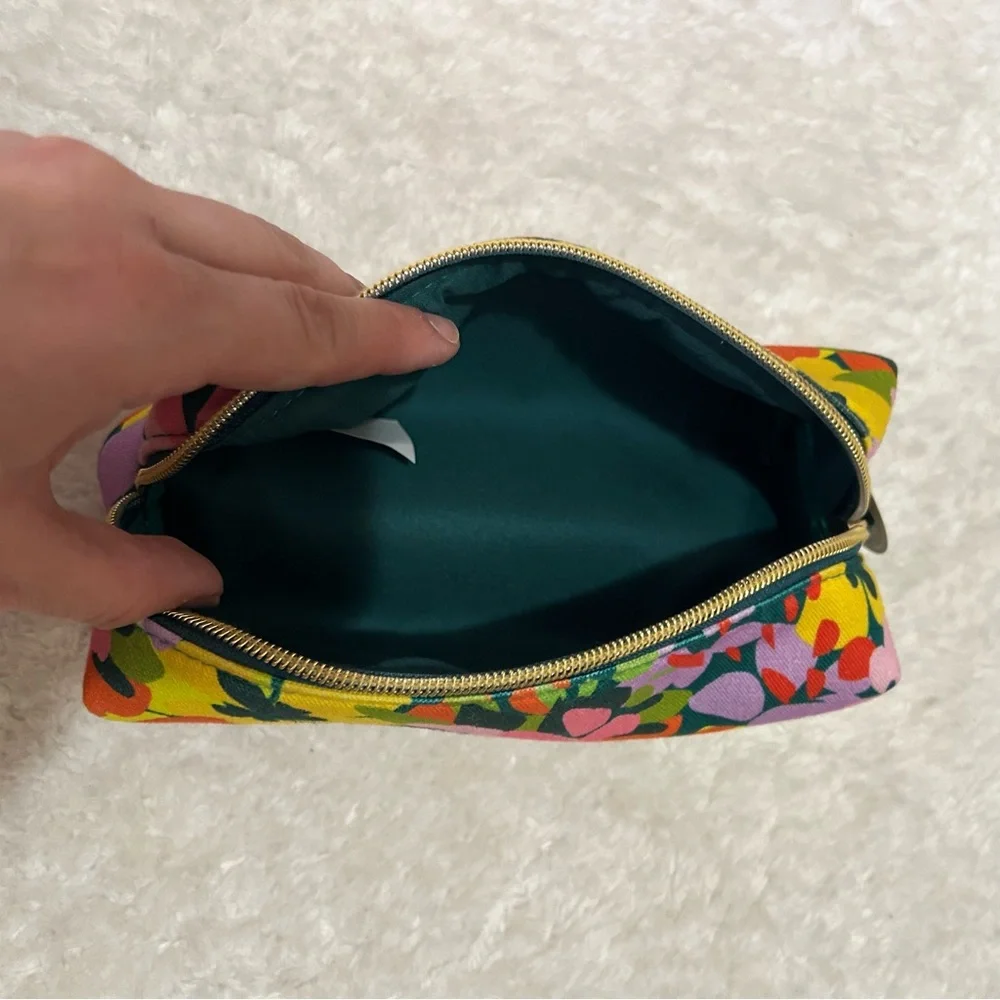 5/$30 🎈 Molly and Rex floral cosmetic bag